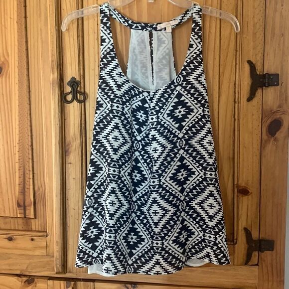 SKIES Are Blue Scoop Neck Sleeveless Top - Picture 1 of 4